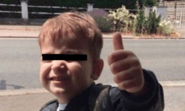 E RËNDË/ Pllakos zia në familjen shqiptare, 3-vjeçari ndahet nga jeta në duart e nënës
