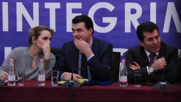 “NUK DUA T’JA DIJË PËR ASNJËRI”/ Plas sherri Basha-Mediu: Nuk pyes për kryetarë degësh dhe kryebashkiakë…