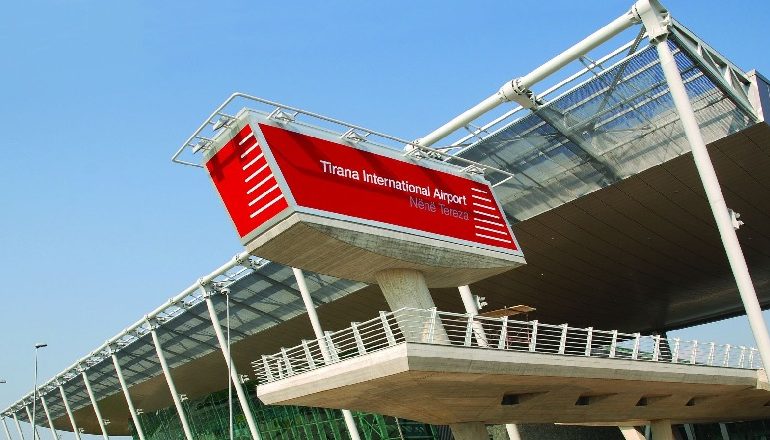 “TRANZIT” DREJT LUBJANËS ME PASAPORTA FALSE/ 4 shqiptarë në pranga, në valixhe kishin letra italiane