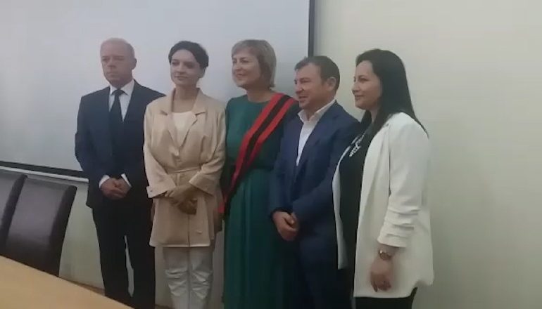 30 QERSHORI/ Vangjush Dako i “dorëzon” Durrësin Valbona Sakos, konstituohet edhe këshilli bashkiak