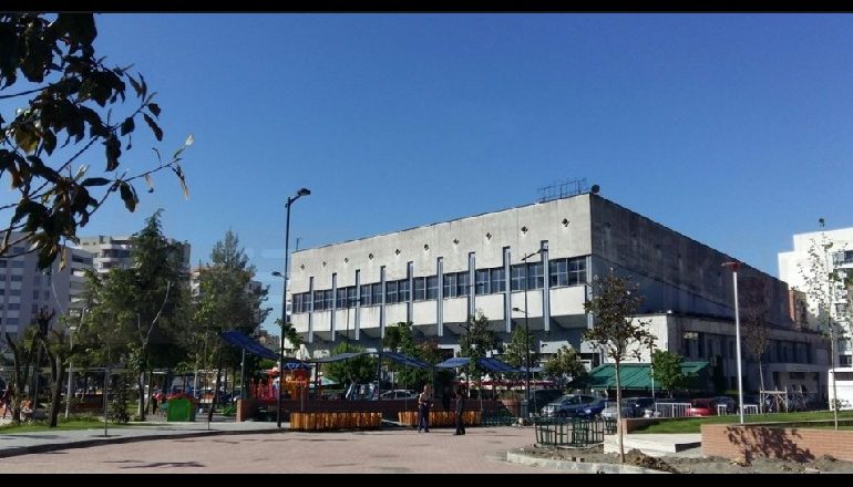 PANIK NË MES TË ELBASANIT/ Të shtëna me armë zjarri, PLAGOSEN 3 persona
