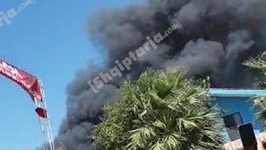 E FUNDIT/ Zjarr i madh te Gjiri i Lalzit, digjet një shtëpi dhe 5 makina (VIDEO)