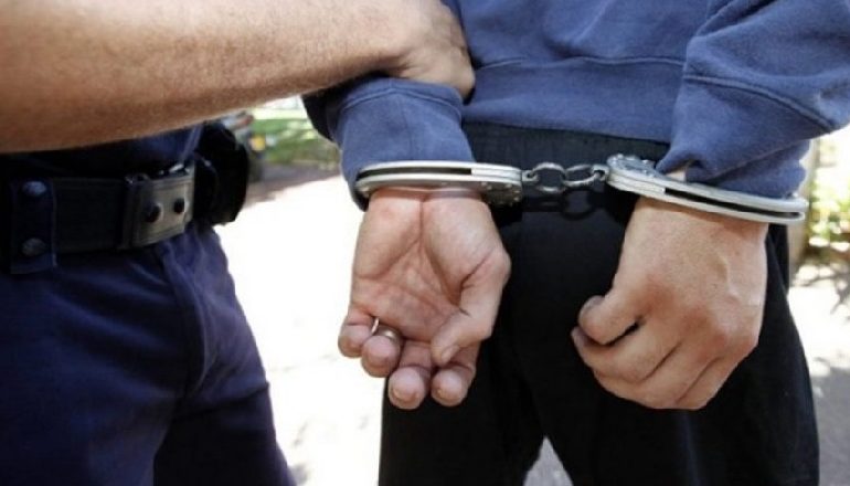 ARRESTOHEN 2 “SKIFTERAT” NË TIRANË/ Ja si i vidhnin kasetat shpërndarëse të internetit nëpër…