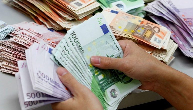 NDRYSHIMI I LIMITIT DITOR TË ARKËS/ Bankat fillojnë të rrisin kostot e transaksioneve në cash