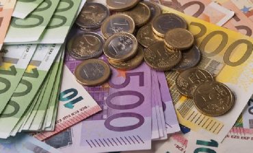 EURO NË PIKIATË/ Monedha evropiane drejt nivelit më të ulët të vlerës