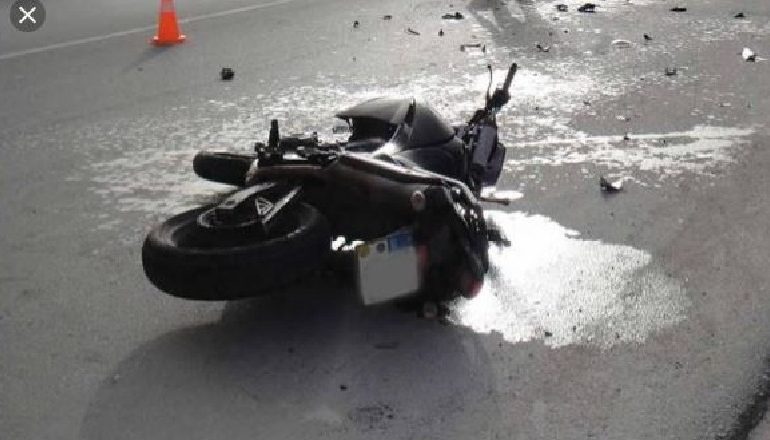 E RËNDË NË TIRANË/ Motorristi godet kembësoren por përfundon i dëmtuar vetë
