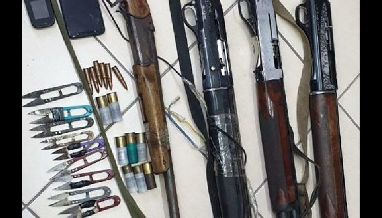 ME ARMË E DUKE KULTIVUAR KANABIS/ Arrestohen dy të shpallurit në kërkim në Korçë (FOTO)