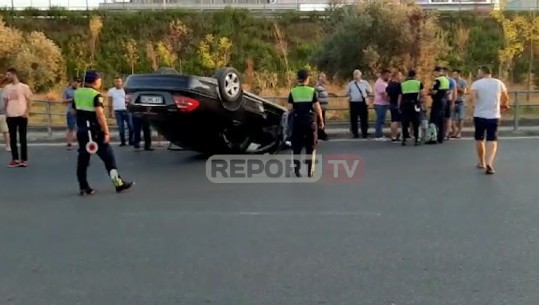 E RËNDË/ Përmbyset makina me familjen dhe gruan shtatzënë në Tiranë, kamioni del nga rruga në Librazhd (VIDEO)