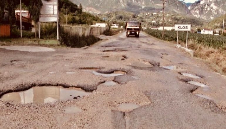 TRANSFORMOHET RRUGA MILOT-KLOS/ Rama: Për 30 vite mileti hoqi picirrin me atë aks skandaloz (FOTO)