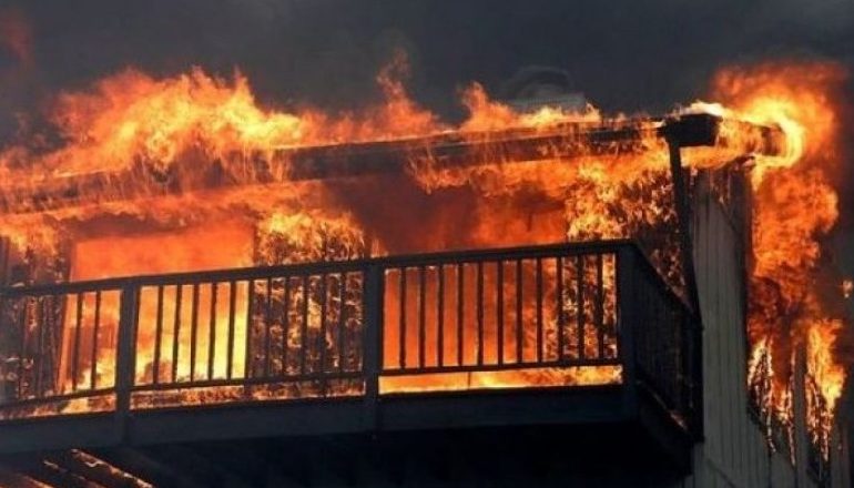 ZJARR NË TEPELENË/ Lokalit i vihet FLAKA gjatë natës, ja për çfarë dyshohet