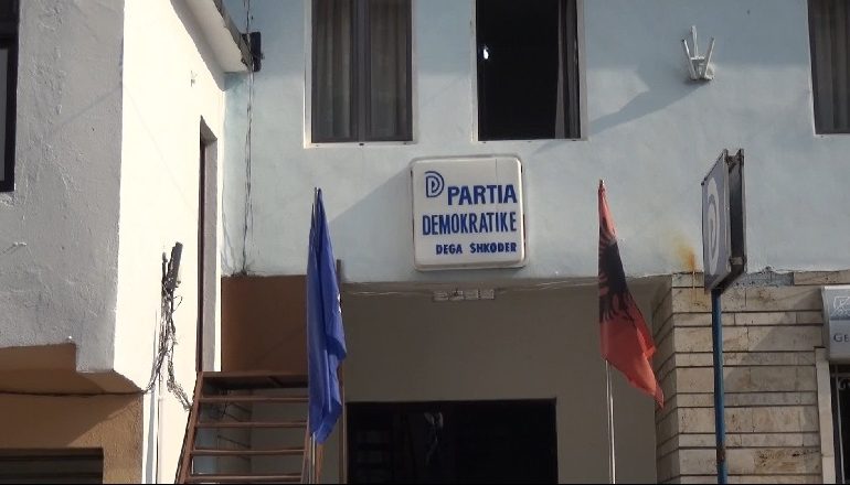 DORËZOHET PD SHKODËR? “Përdor” qytetarët për t’iu drejtuar SHBA-BE: Të pezullohet betimi i Pjetrit