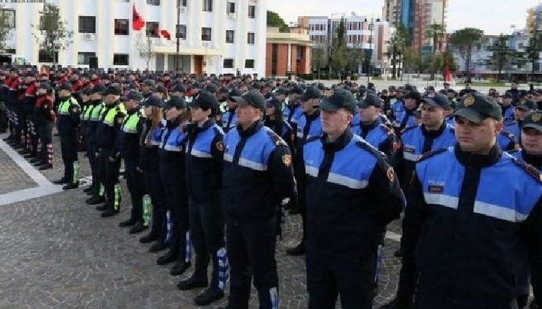 “Censusi” në Policinë e Shtetit/ Zbardhen pyetjet: Ku dhe me kë jetoni? Nëse nuk përgjigjeni, ndëshkoheni!
