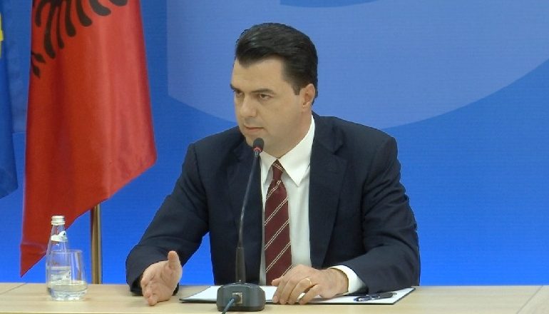 “TEATRI”/ Basha kthehet nga pushimet në Hollandë: Në shtator kallëzim penal për arkitektin danez