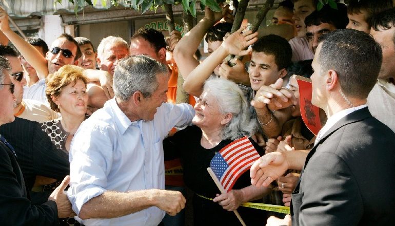 230 VJETORI I DASH/ SHBA-të kujtojnë vizitën e Bush në Shqipëri: Miqësitë tona janë forcuar (FOTO)