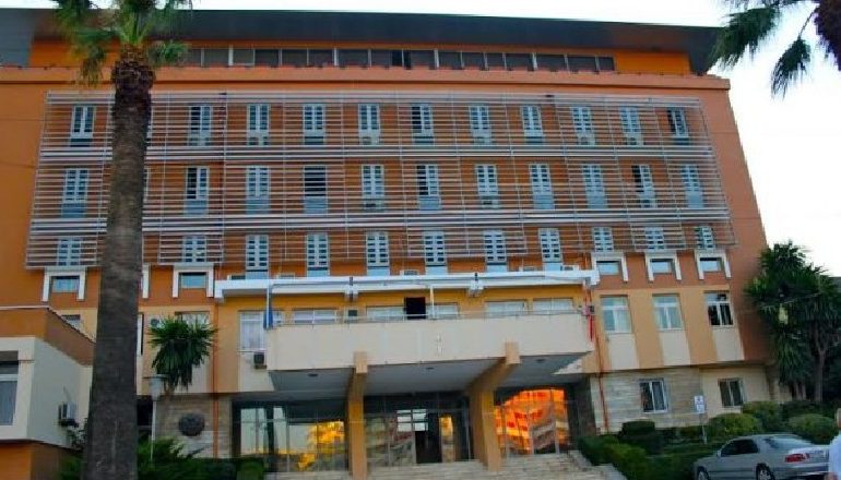 JEPNIN LEGALIZIME ME DOKUMENTA FALSE/ Ndalohet ekonomisti i Kadastrës, në kërkim zv. drejtori dhe specialisti