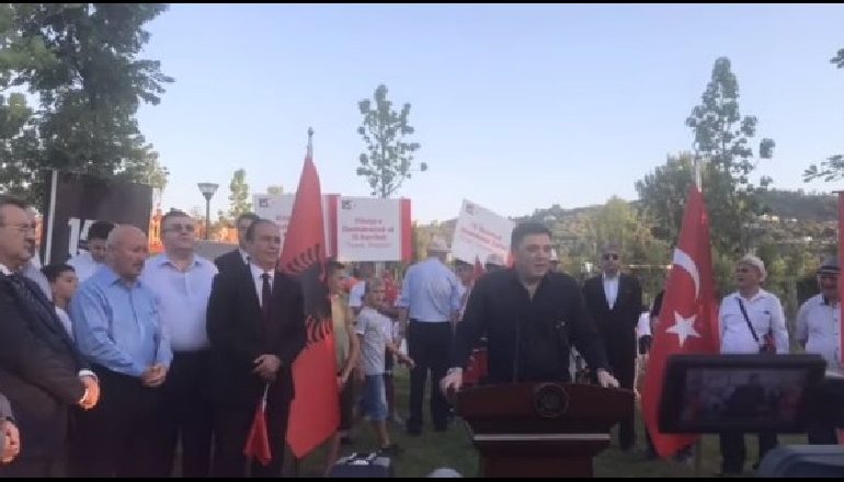 NË PD NUK “MERREN VESH” AS PËR MEMORIALIN TURK/ Çollaku mbajti fjalim, Bogdani: Gafë! U cenua sovraniteti