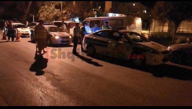 E RËNDË NË LUSHNJE/ Furgoni me shpejtësi del nga rruga dhe përplas qytetarët në lulishte. Vdes një grua