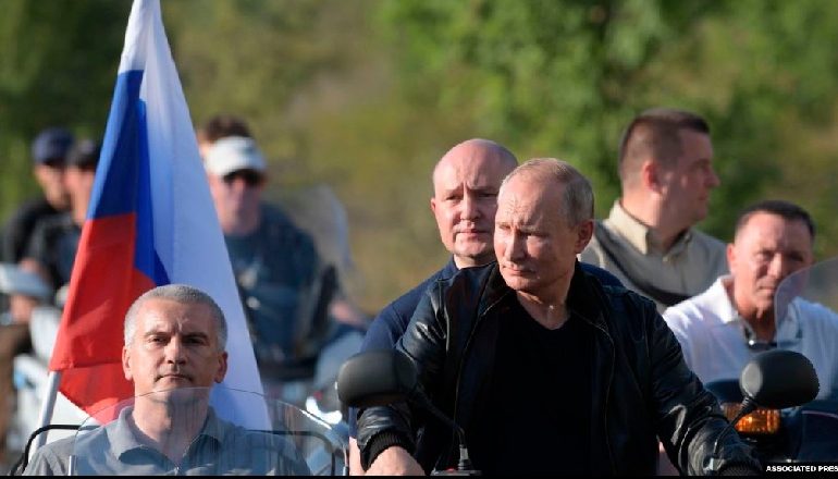 PROTESTA NDAJ VIZITËS SË PUTIN NË KRIME/ Shkel sovranitetin dhe integritetin e vendit