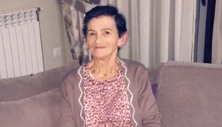 VUAN NGA SKLEROZA/ Humb 76-vjeçarja në Elbasan, familjarët kërkojnë ndihmë (FOTO)