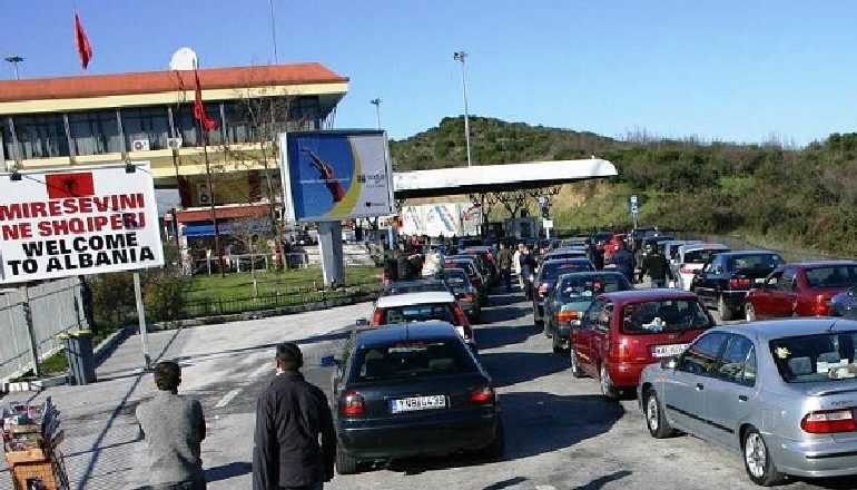 FLUKS KALIMESH NË PIKAT KUFITARE TË SARANDËS/ Në dy ditë hyjnë 8994 shqipatarë e të huaj