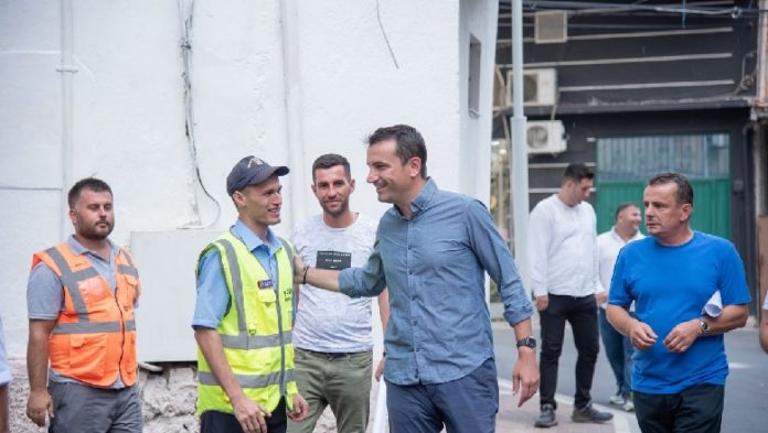 RIKONSTRUKTOHET RRUGA PRANË AMBASADAVE/ Veliaj: Aplikoni për rehabilitimin e fasadave të pallateve