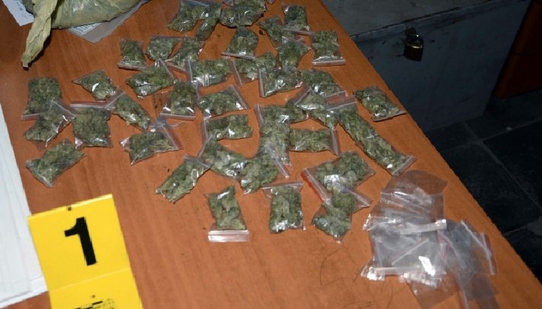 SHPËRNDANTE DROGË ME DOZA TË VOGLA/ Arrestohet 48 vjeçari në Elbasan