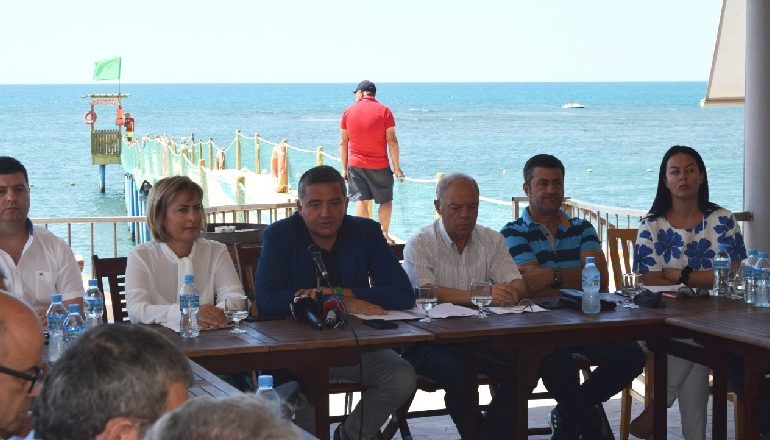 “PLAZH I LIRË”/ Klosi publikon shifra: 850 mijë turistë të huaj deri në gusht! Liruam 30 mijë metra katrorë