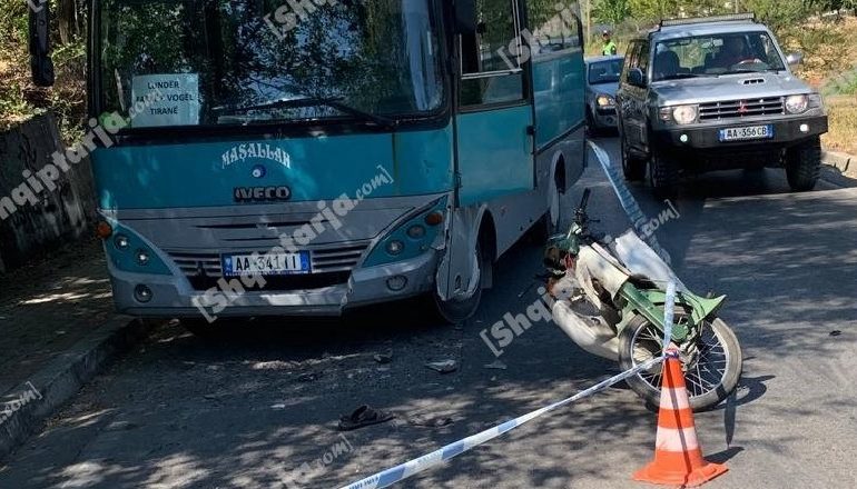 E RËNDË/ Autobusi përplas për vdekje 55-vjeçarin me motor (FOTO)