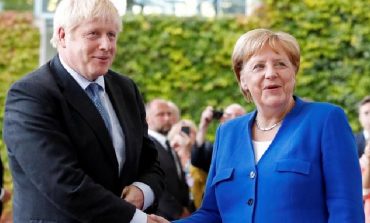 BREXIT/ Merkel i shtrin dorën Boris Johnson, marrëveshje për 30 ditë