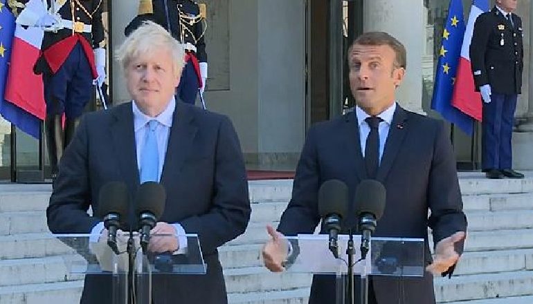 BREXIT/ Macron sfidon Johnson: Propozoni një alternative për backstop