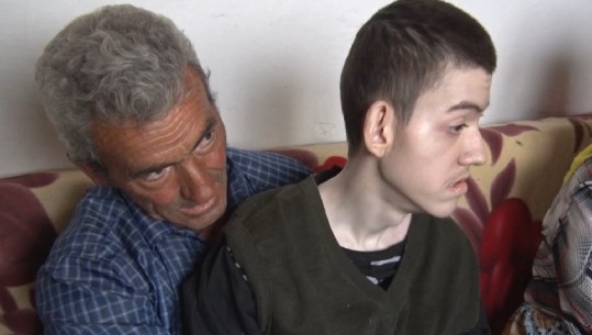 MJERIMI/ 6 pjesëtarët e një familjeje jetojnë me pensionin e djalit me aftësi të kufizuara