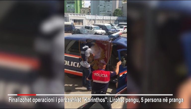 MORËN PENG BASHKOMBASIN DHE I KËRKUAN 10 MIJË EURO/ Arrestohen 4 shqiptarët në Greqi, një i pestë kapet në Tiranë (VIDEO)