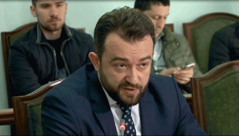 AKSION ANTI-INFORMALITET/ Pas karburantit, kontrolli vijon me pijet alkoolike, kafenë, cigaret