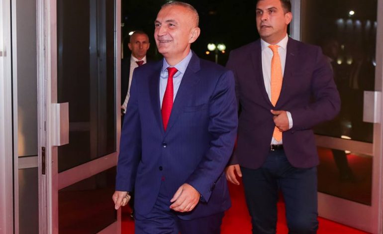 “KODI PENAL”/ Zëdhënësi “QAN” hallin e Metës: Jo vetëm që nuk ia prish pushimet malore Presidentit me…