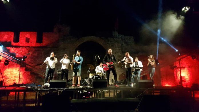 FESTIVAL “BASHTOVA” HAP SIPARIN/ Dy ditë rresht në kalanë përformojnë këngëtarët e njohur