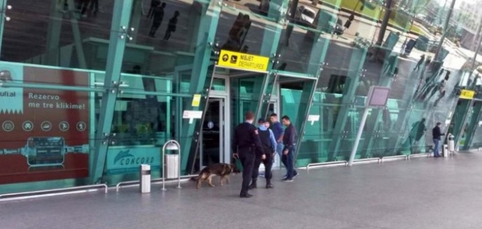TENTUAN TË UDHËTONIN ME PASAPORTA FALSE DREJT…/ Arrestohen 6 persona në Rinas, ja si u zbulua skema e mashtrimit