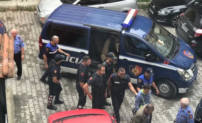 I MORËN 7500 EURO NJË PERSONI/ Gjykata e Krimeve të Rënda jep masën e sigurisë për 2 të arrestuarit (EMRAT)