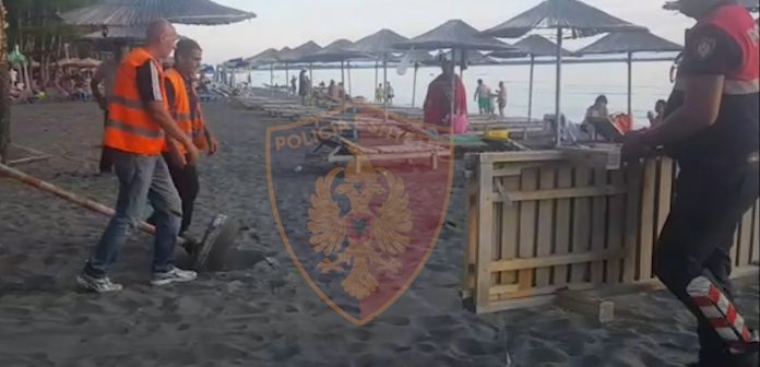 E “PUSHTUAN” ME SHEZLONGË, ÇADRA DHE KARRIGE/ Lirohet plazhi në Qerret e Spille, tatimorët në prokurori