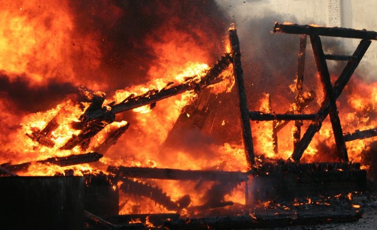 E RËNDË NË UKRAINË/ Zjarr në një hotel, 8 të vdekur dhe dhjetra të plagosur (FOTO)