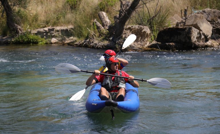 RAFTING NË KANALIN E ÇUKËS/ Klosi guidë me kajak përgjatë lumit Bistrica
