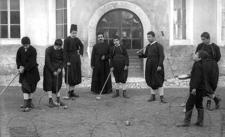 RETROSPEKTIVË/ Mbi 120 vjet më parë, kur shqiptarët luanin kroket