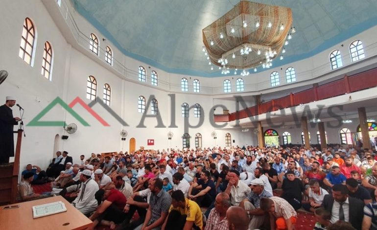 FOTO-LAJM/ Momente nga falja e Kurban Bajramit në Fier