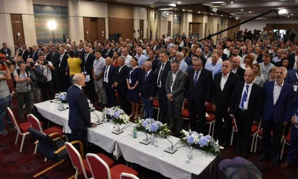 NISIN OFETAT PËR LDK-në/ Kërkohet koalicion me Albin Kurtin për kryeministër