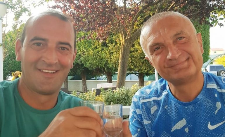 NJË PRESIDENT SI ILIR META/ Para se të ngjisë malin e Korabit, shijon teken e rakisë së Skraparit