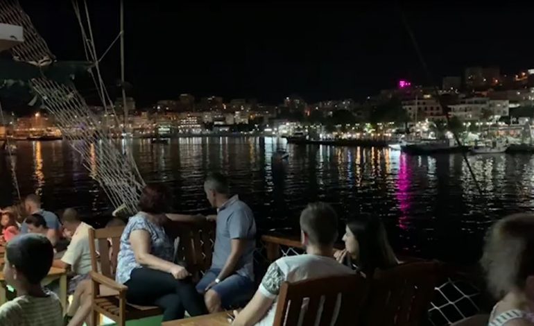 TURISTËT “GJALLËROJNË” SARANDËN/ Dominojnë italianët por gjen edhe grekë e gjermanë