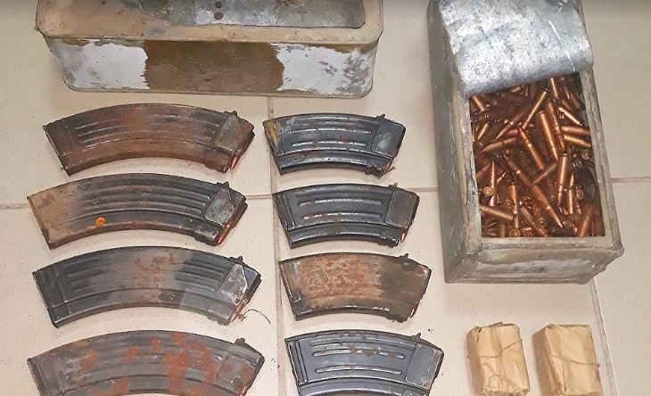 FISHEKË PA LEJE NË BANESË/ Arrestohet 21-vjeçari në Kolonjë (FOTO)