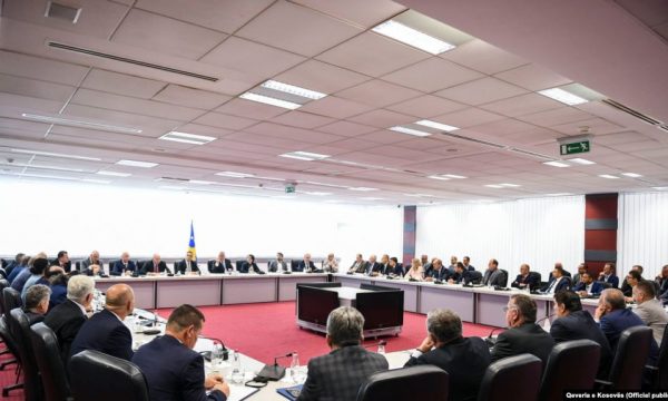 ME BOLLËK/ Edhe Qeveria e ardhshme me plot ministra e zëvendësministra