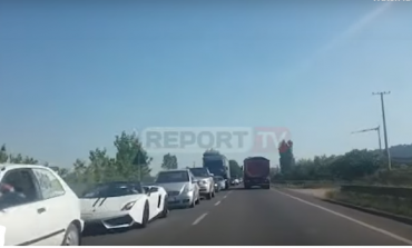 "MAKTHI" I SHOFERËVE/ Trafikut 15 km në Vorë- Fushë Krujë s'i shpëton as "Lamborghini" (VIDEO)