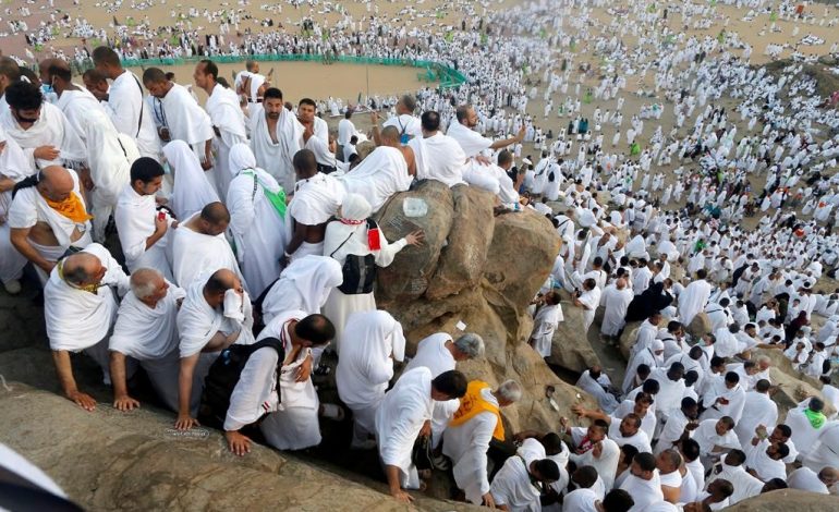 “PREDIKIMI I FUNDIT I PROFETIT MUHAMED”/ Myslimanët mblidhen në malin Arafat