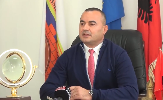 30 QERSHORI/ Kryebashkiaku i PD-së në Mallakastër liron zyrën në “paqe”: Fakt i kryer, kryetari i ri i PS do marrë detyrën